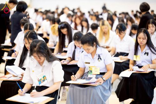 ภาพ No.273370:วันที่ 23 พฤศจิกายน พ.ศ. 2568 การสอบตอบปัญหาธรรมะ ทางก้าวหน้า "ระดับอุดมศึกษา" ณ ห้องแก้วสารพัดนึก 1 สภาธรรมกายสากล วัดพระธรรมกาย จ.ปทุมธานี