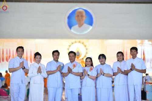 ภาพ No.139140:พิธีตักบาตร , พิธีบูชาข้าวพระ ณ ห้องแก้วสารพัด 1 สภาธรรมกายสากล วัดพระธรรมกาย วันอาทิตย์ต้นเดือนที่ 2 มิถุนายน พ.ศ. 2567