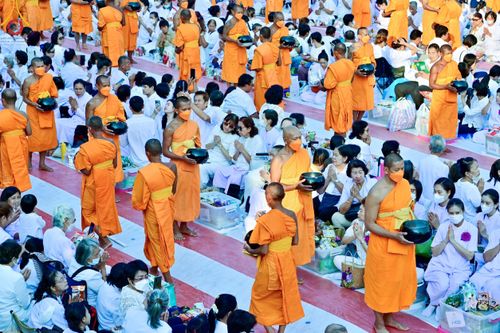 ภาพ No.116115:พิธีตักบาตรพระธรรมยาตรา ณ อนุสรณ์สถานลำดับที่ 4 สถานที่เกิดด้วยกายธรรม วัดโบสถ์(บน) จ.นนทบุรี วันที่ 21 มกราคม พ.ศ. 2567