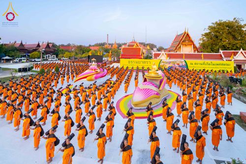 ภาพ No.294652:วันอาทิตย์ที่ 14 ธันวาคม พ.ศ.2568 พระธรรมยาตราปฏิบัติธรรมและถ่ายภาพหมู่ประวัติศาสตร์ ณ วัดสองพี่น้อง ต.ต้นตาล อ.สองพี่น้อง จ.สุพรรณบุรี ในโครงการธรรมยาตรา กตัญญูบูชา มหาปูชนียาจารย์ พระมงคลเทพมุนี(สด จนฺทสโร) พระผู้ปราบมาร อนุสรณ์สถาน 7 แห่ง ปีที่ 14