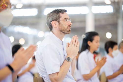 ภาพ No.105515:พิธีปฏิบัติธรรมและพิธีบูชาข้าวพระ ในวันจันทร์ที่ 1 มกราคม พ.ศ. 2567 ณ สภาธรรมกายสากล วัดพระธรรมกาย