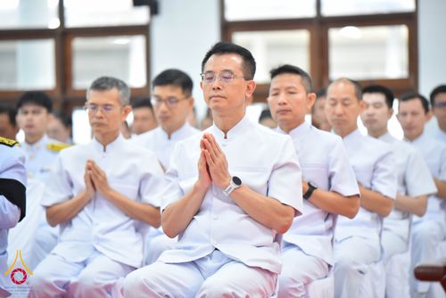 ภาพ No.344266:วันที่ 12 สิงหาคม พ.ศ. 2569  พสกนิกรชาวอำเภอคลองหลวง พร้อมใจร่วมพิธีสวดพระพุทธมนต์และทำบุญตักบาตรถวายพระราชกุศล เนื่องในวันคล้ายวันพระราชสมภพ สมเด็จพระบรมราชชนนีพันปีหลวง และวันแม่แห่งชาติ 12 สิงหาคม 2569