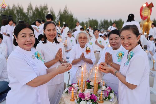 ภาพ No.302169:วันที่ 23 มกราคม พ.ศ. 2569 พิธีจุดประทีปธรรมถวายเป็นพุทธบูชา (ภาพชุดที่ 2) และบูชาธรรมมหาปูชนียาจารย์  ณ อนุสรณ์สถานลำดับที่ 5 สถานที่เผยแผ่วิชชาธรรมกายครั้งแรก อนุสรณ์สถานบางปลา วัดบางปลา อำเภอบางเลน จังหวัดนครปฐม ในโครงการธรรมยาตรา กตัญญูบูชา มหาปูชนีย