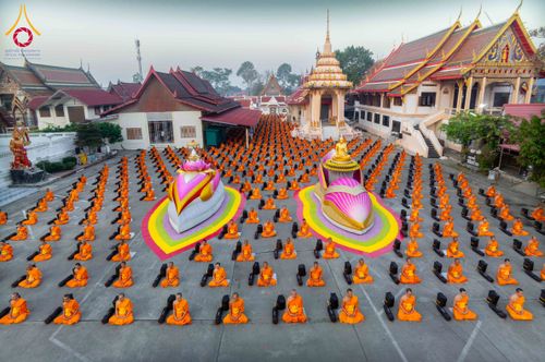 ภาพ No.297317:วันที่ 15 มกราคม พ.ศ.2569 พระธรรมยาตราปฏิบัติธรรมและถ่ายภาพหมู่ประวัติศาสตร์ อนุสรณ์สถานลำดับที่ 4 สถานที่เกิดด้วยกายธรรม  ณ วัดโบสถ์บน ต.บางคูเวียง จ.นนทบุรี ในโครงการธรรมยาตรา กตัญญูบูชา มหาปูชนียาจารย์ พระมงคลเทพมุนี(สด จนฺทสโร) พระผู้ปราบมาร อนุสรณ์ส