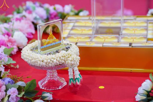 ภาพ No.78949:พิธีตักบาตร ข้าวสารอาหารแห้ง พิธีบูชาข้าวพระ ในวันอาทิตย์ต้นเดือนที่ 2 เมษายน พ.ศ. 2566