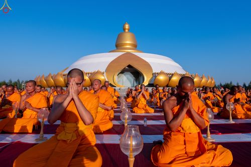 ภาพ No.302083:วันที่ 23 มกราคม พ.ศ. 2569 พิธีจุดประทีปธรรมถวายเป็นพุทธบูชา และบูชาธรรมมหาปูชนียาจารย์  ณ อนุสรณ์สถานลำดับที่ 5 สถานที่เผยแผ่วิชชาธรรมกายครั้งแรก อนุสรณ์สถานบางปลา วัดบางปลา อำเภอบางเลน จังหวัดนครปฐม ในโครงการธรรมยาตรา กตัญญูบูชา มหาปูชนียาจารย์ พระมงคล