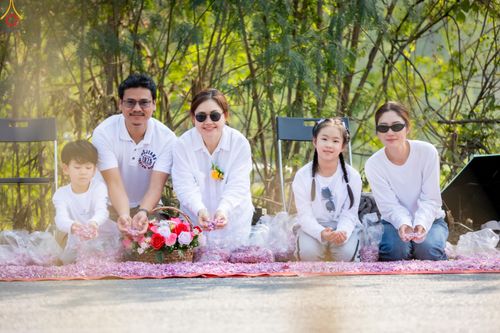 ภาพ No.299305:วันที่ 18 มกราคม พ.ศ. 2569 พิธีต้อนรับพระธรรมยาตรา ณ อนุสรณ์สถานลำดับที่ 5 สถานที่เผยแผ่วิชชาธรรมกายครั้งแรก อนุสรณ์สถานบางปลา วัดบางปลา อำเภอบางเลน จังหวัดนครปฐม ในโครงการธรรมยาตรา กตัญญูบูชา มหาปูชนียาจารย์ พระมงคลเทพมุนี(สด จนฺทสโร) พระผู้ปราบมาร อนุส