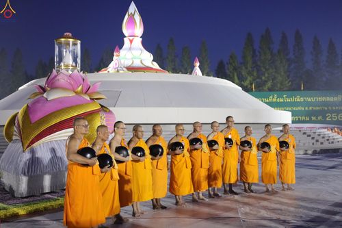 ภาพ No.292338:วันที่ 11 มกราคม พ.ศ. 2569 พิธีตักบาตรพระธรรมยาตรา ณ อนุสรณ์สถานคลองบางนางแท่น อ.สามพราน จ.นครปฐม ในโครงการธรรมยาตรา กตัญญูบูชา มหาปูชนียาจารย์ พระมงคลเทพมุนี(สด จนฺทสโร) พระผู้ปราบมาร อนุสรณ์สถาน 7 แห่ง ปีที่ 14