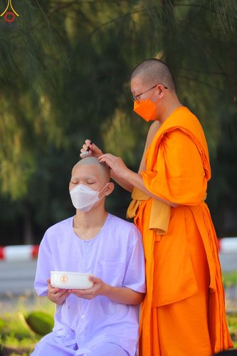 ภาพ No.82614:พิธีตัดปอยผมและปลงผมนาคธรรมทายาท ในโครงการอุปสมบทหมู่ธรรมทายาทพุทธศาสตร์สากล รุ่นที่ 7 (ภาคฤดูฝน) วันอาทิตย์ที่ 11 มิถุนายน พ.ศ. 2566 ณ  วัดพระธรรมกาย