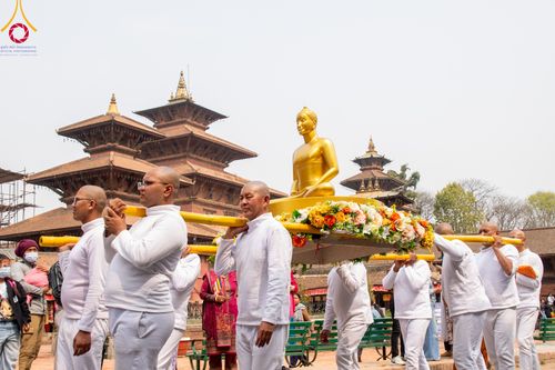 ภาพ No.313487:วันพฤหัสบดีที่ 12 มีนาคม พ.ศ. 2569 ขบวนแห่นาคธรรมทายาทในโครงการบรรพชาสามเณร 500 รูป  จาก นาคบาฮาล (Nagbahal) สู่จัตุรัสปาทัน (Patan Durbar Square) ประเทศเนปาล