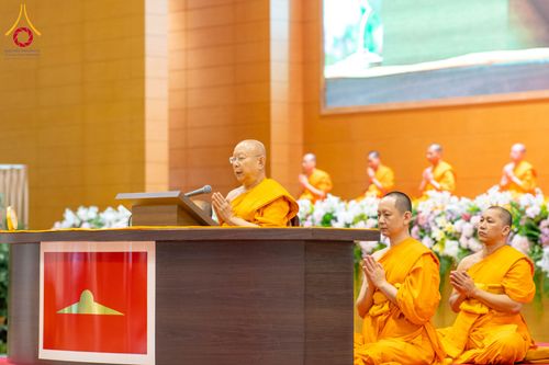 ภาพ No.325656:วันที่ 26 เมษายน พ.ศ.2569 กิจกรรมงานบุญวันอาทิตย์ สาธุชนปฏิบัติธรรมร่วมกัน ณ ห้องแก้วสารพัด 1 วัดพระธรรมกาย ปทุมธานี