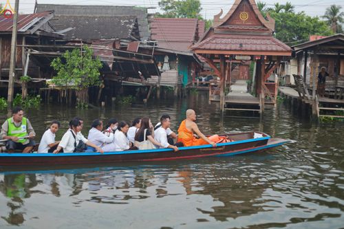 ภาพ No.296797:วันที่ 17 มกราคม พ.ศ. 2569 พิธีจุดประทีปถวายเป็นพุทธบูชา และบูชาธรรมมหาปูชนียาจารย์  ณ วัดโบสถ์บน ต.บางคูเวียง จ.นนทบุรี อนุสรณ์สถานลำดับที่ 4 สถานที่เกิดด้วยกายธรรม ในโครงการธรรมยาตรา กตัญญูบูชา มหาปูชนียาจารย์ พระมงคลเทพมุนี(สด จนฺทสโร) พระผู้ปราบมาร อ