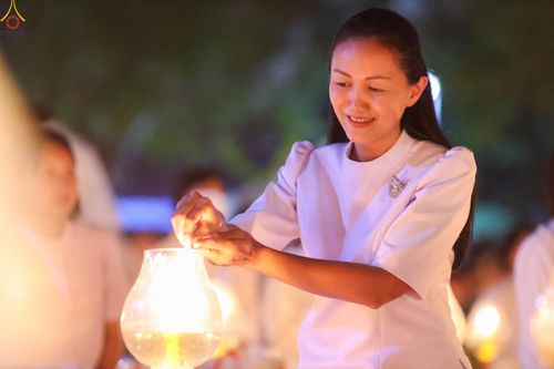 ภาพ No.294073:วันที่ 13 มกราคม พ.ศ. 2569 พิธีจุดประทีปถวายเป็นพุทธบูชา และบูชาธรรมมหาปูชนียาจารย์  (ภาพชุดที่ 2) ณ วัดสองพี่น้อง ต.ต้นตาล อ.สองพี่น้อง จ.สุพรรณบุรี ในโครงการธรรมยาตรา กตัญญูบูชา มหาปูชนียาจารย์ พระมงคลเทพมุนี(สด จนฺทสโร) พระผู้ปราบมาร อนุสรณ์สถาน 7 แห่