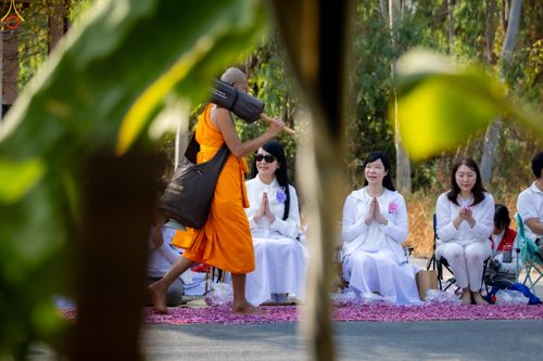 ภาพ No.299482:วันที่ 18 มกราคม พ.ศ. 2569 พิธีต้อนรับพระธรรมยาตรา ณ อนุสรณ์สถานลำดับที่ 5 สถานที่เผยแผ่วิชชาธรรมกายครั้งแรก อนุสรณ์สถานบางปลา วัดบางปลา อำเภอบางเลน จังหวัดนครปฐม ในโครงการธรรมยาตรา กตัญญูบูชา มหาปูชนียาจารย์ พระมงคลเทพมุนี(สด จนฺทสโร) พระผู้ปราบมาร อนุส