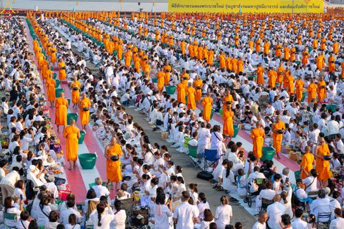 ภาพ No.279832:วันที่ 1 มกราคม พ.ศ.2569 พิธีตักบาตรในวันขึ้นปีใหม่ ณ ลานธรรม วัดพระธรรมกาย