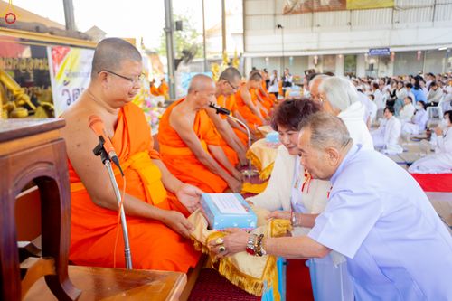 ภาพ No.293332:วันที่ 12 มกราคม พ.ศ. 2569 พิธีทอดผ้าป่าทำนุบำรุงศาสนสถาน ณ วัดพรสวรรค์ อ.สองพี่น้อง จ.สุพรรณบุรี ในโครงการธรรมยาตรา กตัญญูบูชา มหาปูชนียาจารย์ พระมงคลเทพมุนี(สด จนฺทสโร) พระผู้ปราบมาร อนุสรณ์สถาน 7 แห่ง ปีที่ 14