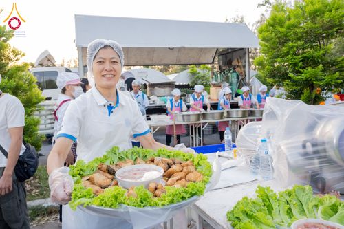 ภาพ No.289540:วันที่ 7 มกราคม พ.ศ. 2569 พิธีถวายภัตตาหารเป็นสังฆทาน แด่พระธรรมยาตรา ในโครงการธรรมยาตรา กตัญญูบูชา มหาปูชนียาจารย์ พระมงคลเทพมุนี(สด จนฺทสโร) พระผู้ปราบมาร อนุสรณ์สถาน 7 แห่ง ปีที่ 14 ณ อนุสรณ์สถานมหาวิหารพระมงคลเทพมุนี (โลตัสแลนด์) อ.สองพี่น้อง จ.สุพรร