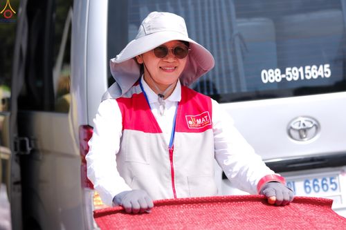 ภาพ No.296202:ภาพเบื้องหลังอาสาสมัครรวมใจ ชุดที่ 2 ในโครงการธรรมยาตรา กตัญญูบูชา มหาปูชนียาจารย์ พระมงคลเทพมุนี(สด จนฺทสโร) พระผู้ปราบมาร อนุสรณ์สถาน 7 แห่ง ปีที่ 14