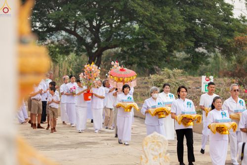 ภาพ No.301196:วันที่ 22 มกราคม พ.ศ. 2569 พิธีทอดผ้าป่าทำนุบำรุงศาสนสถาน ณ วัดใหม่พิบูลย์ผล อ.สองพี่น้อง จ.สุพรรณบุรี ในโครงการธรรมยาตรา กตัญญูบูชา มหาปูชนียาจารย์ พระมงคลเทพมุนี(สด จนฺทสโร) พระผู้ปราบมาร อนุสรณ์สถาน 7 แห่ง ปีที่ 14