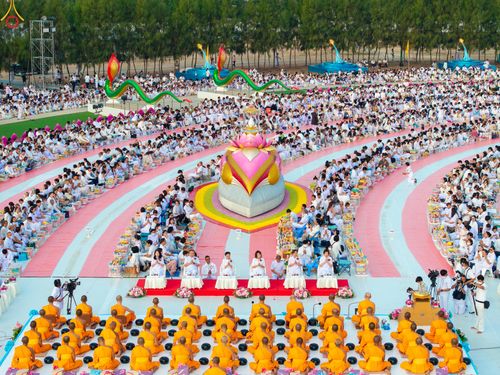 ภาพ No.302553:วันที่ 24 มกราคม พ.ศ. 2569 พิธีตักบาตรพระธรรมยาตรา ณ อนุสรณ์สถานลำดับที่ 5 สถานที่เผยแผ่วิชชาธรรมกายครั้งแรก อนุสรณ์สถานบางปลา วัดบางปลา อำเภอบางเลน จังหวัดนครปฐม ในโครงการธรรมยาตรา กตัญญูบูชา มหาปูชนียาจารย์ พระมงคลเทพมุนี(สด จนฺทสโร) พระผู้ปราบมาร อนุส