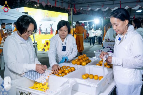 ภาพ No.292522:วันที่ 12 มกราคม พ.ศ. 2569 พิธีถวายภัตตาหารเป็นสังฆทาน แด่พระธรรมยาตรา ณ อนุสรณ์สถานมหาวิหารพระมงคลเทพมุนี (โลตัสแลนด์) อ.สองพี่น้อง จ.สุพรรณบุรี ในโครงการธรรมยาตรา กตัญญูบูชา มหาปูชนียาจารย์ พระมงคลเทพมุนี(สด จนฺทสโร) พระผู้ปราบมาร อนุสรณ์สถาน 7 แห่ง ปี