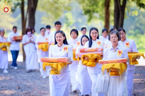 ภาพ No.285730:วันพุธที่ 10 ธันวาคม พ.ศ.2568  พิธีตอกเสาเข็มมงคลต้นสุดท้าย รองรับองค์พระเจดีย์เพื่อสร้างสันติภาพโลก ณ ศูนย์ปฏิบัติธรรมและศูนย์อบรมเยาวชน ชัยนาท