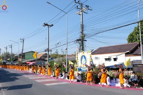 ภาพ No.193287:พิธีต้อนรับพระธรรมยาตรา ณ อนุสรณ์สถาน สถานที่เกิดในเพศสมณะ วัดสองพี่น้อง อำเภอสองพี่น้อง จังหวัดสุพรรณบุรี ในโครงการธรรมยาตรา กตัญญูบูชา มหาปูชนียาจารย์ พระมงคลเทพมุนี(สด จนฺทสโร) พระผู้ปราบมาร อนุสรณ์สถาน 7 แห่ง ปีที่ 13 วันที่ 11 มกราคม พ.ศ. 2568