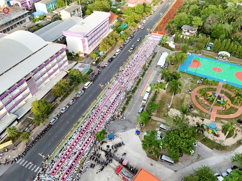 ภาพ No.235181:วันอาทิตย์ที่ 27 กรกฎาคม พ.ศ. 2568 พิธีตักบาตรพระ1,000 รูป ทำบุญเมืองพัทลุง ประธานสงฆ์ พระปริยัติวชิโรดม  เจ้าคณะจังหวัดพัทลุง ประธานฆราวาส นายรัฐศาสตร์ ชิดชู  ผู้ว่าราชการจังหวัดพัทลุง