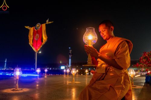 ภาพ No.122249:พิธีจุดประทีปถวายเป็นพุทธบูชา และบูชาธรรมมหาปูชนียาจารย์ พระมงคลเทพมุนี(สด จนฺทสโร) ในโครงการธรรมยาตรา กตัญญูบูชา มหาปูชนียาจารย์ พระมงคลเทพมุนี(สด จนฺทสโร) พระผู้ปราบมาร อนุสรณ์สถาน 7 แห่ง ปีที่ 12 วันที่ 31 มกราคม พ.ศ. 2567 ณ วัดพระธรรมกาย จ.ปทุมธานี (
