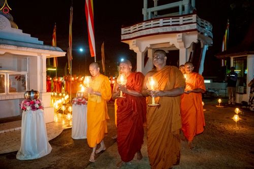 ภาพ No.229985:วันที่ 4 และ 12 พฤษภาคม พ.ศ. 2568 พิธีจุดวิสาขประทีป ถวายเป็นพุทธบูชา ณ วัดสุภัทรารามา มหาวิหาร เมืองบาดุลลา ประเทศศรีลังกา