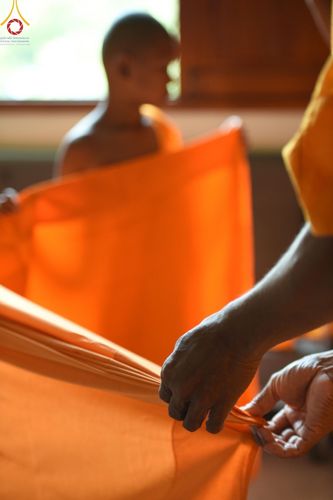 ภาพ No.135599:พิธีขอขมามอบผ้าไตร, พิธีบรรพชาสามเณร ในโครงการบรรพชาสามเณร ฟื้นฟูพระพุทธศาสนาทั่วไทย ณ วัดพระพุทธบาท ราชวรมหาวิหาร อ.พระพุทธบาท จ.สระบุรี วันที่ 6 เมษายน พ.ศ. 2567