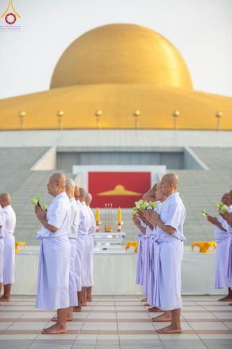 ภาพ No.216980:วันเสาร์ที่ 12 เมษายน พ.ศ. 2568 พิธีเวียนประทักษิณรอบพระมหาธรรมกายเจดีย์  พิธีวันทาเจดีย์ พิธีขอขมาและมอบผ้าไตร ในโครงการอุปสมบทหมู่ บูชาธรรมหลวงพ่อธัมมชโย, โครงการธรรมทายาท ระดับอุดมศึกษา รุ่นที่ 52 ,  โครงการบวชพระนานาชาติ AEC & WAB CEO รุ่นที่ 4 , ณ ว