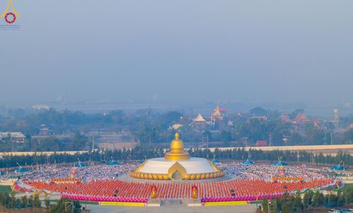 ภาพ No.201056:พิธีตักบาตรพระธรรมยาตรา ณ อนุสรณ์สถานลำดับที่ 5 สถานที่เผยแผ่วิชชาธรรมกายครั้งแรก อนุสรณ์สถานบางปลา วัดบางปลา อำเภอบางเลน จังหวัดนครปฐม ในโครงการธรรมยาตรา กตัญญูบูชา มหาปูชนียาจารย์ พระมงคลเทพมุนี(สด จนฺทสโร) พระผู้ปราบมาร อนุสรณ์สถาน 7 แห่ง ปีที่ 13