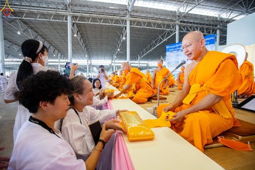 ภาพ No.91184:พิธีร่วมบุญกฐินสัมฤทธิ์ปีที่ 16 และกฐินสมทบวัดกัลยาณมิตรทั้งภายใน และต่างประเทศปีที่ 6 ณ บ้านแก้วเรือนทองคุณยายฯ วัดพระธรรมกาย วันเสาร์ที่ 21 ตุลาคม พ.ศ. 2566