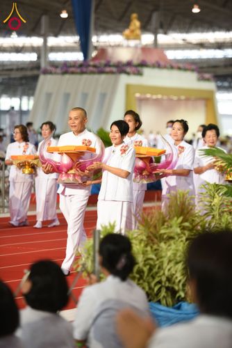 ภาพ No.134333:พิธีทอดผ้าป่าสมทบ มหาสังฆทาน 10,000 วัด ทั่วไทย วันอาทิตย์ต้นเดือนที่ 7 เมษายน พ.ศ.2567 ณ ห้องแก้วสารพัดนึก 1 สภาธรรมกายสากล  วัดพระธรรมกาย จ.ปทุมธานี