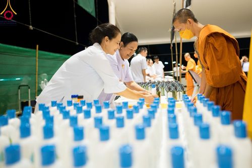 ภาพ No.95304:พิธีมุทิตาพระมหาเถระและพระเถระ ครั้งที่ 29 วันอาทิตย์ที่ 19 พฤศจิกายน พ.ศ. 2566 ณ ห้องแก้วสารพัดนึก สภาธรรมกายสากล วัดพระธรรมกาย