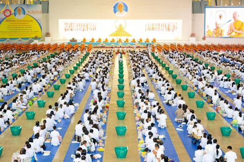 ภาพ No.207262:พิธีตักบาตร และปฏิบัติธรรมช่วงสาย ในวันมาฆบูชา วันพุธที่ 12 กุมภาพันธ์ พ.ศ. 2568 ณ วัดพระธรรมกาย จังหวัดปทุมธานี