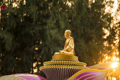 ภาพ No.107146:พิธีจุดประทีปถวายเป็นพุทธบูชา และบูชาธรรมมหาปูชนียาจารย์ ในโครงการธรรมยาตรากตัญญูบูชา มหาปูชนียาจารย์ พระมงคลเทพมุนี(สด จนฺทสโร) พระผู้ปราบมาร  อนุสรณ์สถาน 7 แห่ง ปีที่ 12  วันที่ 6 มกราคม พ.ศ. 2567 ณ อนุสรณ์สถานมหาวิหารพระมงคลเทพมุนี อ.สองพี่น้อง จ.สุพร