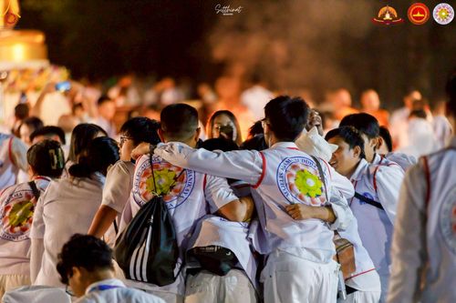 ภาพ No.224770:วันที่ 11 -12 พฤษภาคม พ.ศ. 2568 คณะพระอาจารย์ เจ้าหน้าที่ อาสาสมัคร นักศึกษา ทั้งชาวอินโดนีเซีย และชาวไทย ร่วมแรงร่วมใจ เตรียมงาน เก็บงาน ในวันวิสาขบูชา ณ พระมหาเจดีย์บรมพุทโธ ประเทศอินโดนีเซีย