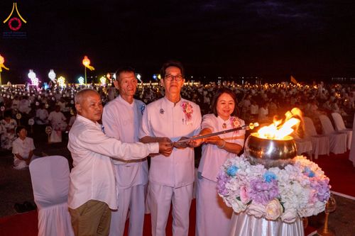 ภาพ No.266132:วันพุธที่ 5 พฤศจิกายน พ.ศ. 2568 (วันพระ ขึ้น 15 ค่ำ เดือน 12) พิธีจุดประทีปโคมลาน, โคมลอย และลอยกระทง ถวายประทีปเป็นพุทธบูชา สร้างความสว่างไสวให้กับแผ่นดินด้วยแสงธรรม ณ พุทธอุทยานนานาชาติ จังหวัดหนองคาย