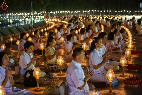 ภาพ No.170327:พิธีลอยกระทงธรรม ณ สระเศรษฐีทะเลบุญ มหาวิหารพระมงคลเทพมุนีฯ วัดพระธรรมกาย วันศุกร์ที่ 15 พฤศจิกายน พ.ศ.2567 (วันเพ็ญ 15 ค่ำ เดือน 12)