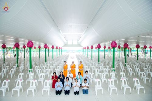 ภาพ No.88721:คณะสงฆ์ เจ้าหน้าที่ และสาธุชน ทุ่มเทแรงกายแรงใจเตรียมงาน เพื่องานวันครูผู้ค้นพบวิชชาธรรมกาย ตั้งแต่วันที่ 20 กันยายน พ.ศ. 2566