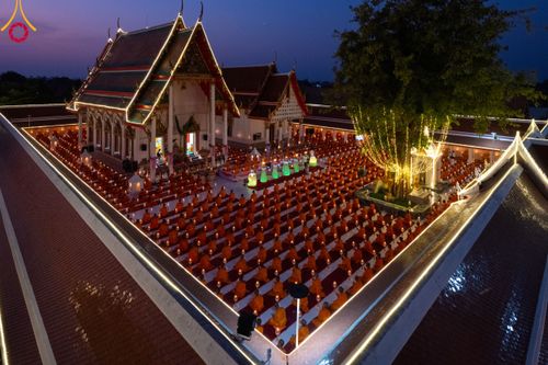 ภาพ No.112042:พิธีจุดประทีปถวายเป็นพุทธบูชา และบูชาธรรมมหาปูชนียาจารย์ พระมงคลเทพมุนี(สด จนฺทสโร) ในโครงการธรรมยาตรา กตัญญูบูชา มหาปูชนียาจารย์ พระมงคลเทพมุนี(สด จนฺทสโร) พระผู้ปราบมาร อนุสรณ์สถาน 7 แห่ง ปีที่ 12 วันที่ 14 มกราคม พ.ศ. 2567 ณ วัดสองพี่น้อง อ.สองพี่น้อง