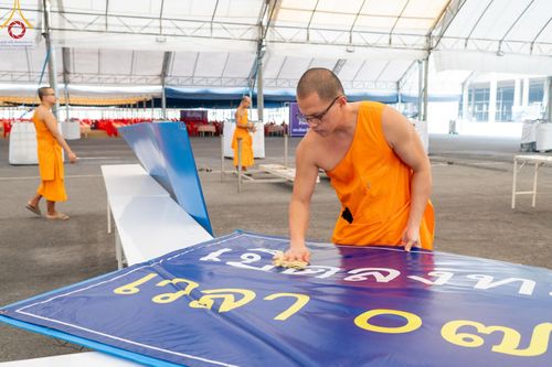 ภาพ No.60860:V.37 ยิ่งกว่าดี เพื่อ 80 ปีของพ่อ ภาพการเตรียมงานของหน่วยงานต่างๆ เพื่อพิธีฉลองอายุวัฒนมงคล 80 ปี หลวงพ่อธัมมชโย และรับถวายมหาสังฆทาน 10,000 กว่าวัดทั่วประเทศ ในวันคุ้มครองโลก วันจันทร์ที่ 22 เมษายน พ.ศ. 2567