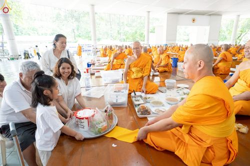 ภาพ No.240106:วันเสาร์ที่ 23 สิงหาคม พ.ศ. 2568 (วันพระ แรม 14 ค่ำ เดือน 9) พิธีบุพเปตพลี ครั้งที่ 169 ร่วมอุทิศบุญแด่หมู่ญาติที่ล่วงลับไปแล้ว และสืบทอดอายุพระพุทธศาสนา ณ หอฉันคุณยายอาจารย์ฯ วัดพระธรรมกาย