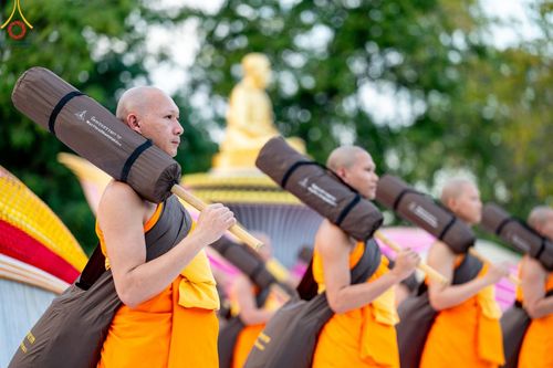 ภาพ No.186954:พระธรรมยาตราปฏิบัติธรรม และถ่ายภาพหมู่ประวัติศาสตร์ ปีที่ 13 ณ ลานทิศตะวันออก มหาวิหารพระมงคลเทพมุนี วัดพระธรรมกาย จ.ปทุมธานี วันเสาร์ที่ 28 ธันวาคม พ.ศ. 2567