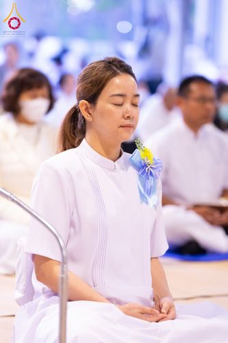 ภาพ No.194932:พิธีถวายภัตตาหารเป็นสังฆทาน แด่พระธรรมยาตรา ณ อนุสรณ์สถานมหาวิหารพระมงคลเทพมุนี (โลตัสแลนด์) อ.สองพี่น้อง จ.สุพรรณบุรี ในโครงการธรรมยาตรา กตัญญูบูชา มหาปูชนียาจารย์ พระมงคลเทพมุนี(สด จนฺทสโร) พระผู้ปราบมาร แห่ง ปีที่ 13 วันที่ 14 มกราคม พ.ศ.2568