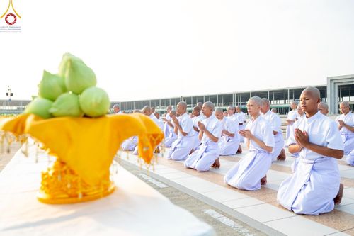 ภาพ No.214980:วันเสาร์ที่ 5 เมษายน พ.ศ. 2568 พิธีเวียนประทักษิณรอบพระมหาธรรมกายเจดีย์  พิธีวันทาเจดีย์ พิธีขอขมาและมอบผ้าไตร ในโครงการบรรพชาสามเณรฟื้นฟูพระพุทธศาสนาทั่วไทย , โครงการหน่อแก้วเปรียญธรรม รุ่นที่ 13 ,  โครงการสามเณรยุวธรรมทายาท รุ่นที่ 33 , โครงการสามเณรมั