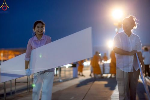 ภาพ No.218485:วันที่ 15 - 18 เมษายน พ.ศ. 2568 การเตรียมภาชนะสำหรับถวายภัตตาหาร , การจัดโต๊ะเก้าอี้ในลานธรรม , การแพ็คพัสดุงานต้อนรับ เพื่องานวันคุ้มครองโลก 22 เมษายน พ.ศ.2568 วัดพระธรรมกาย