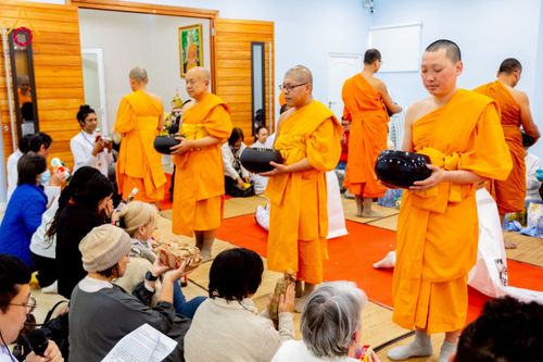 ภาพ No.233313:วันอาทิตย์ที่ 6 กรกฎาคม พ.ศ. 2568 พิธีถวายมหาสังฆทานแด่คณะสงฆ์ทั่วโลกและพิธีตักบาตรเนื่องในวันเข้าพรรษา  ณ วัดพุทธเคปทาวน์ ประเทศแอฟริกาใต้